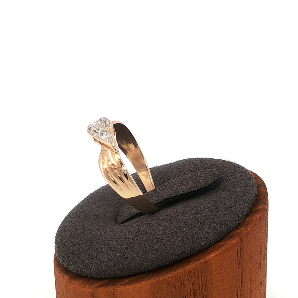 Кольцо «Лист» с бриллиантовым паве из розового золота