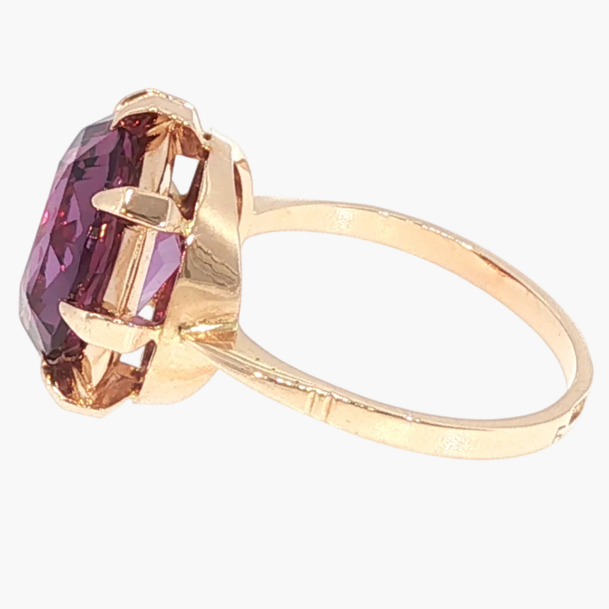 Round Amethyst Solitaire Ring in Yellow Gold