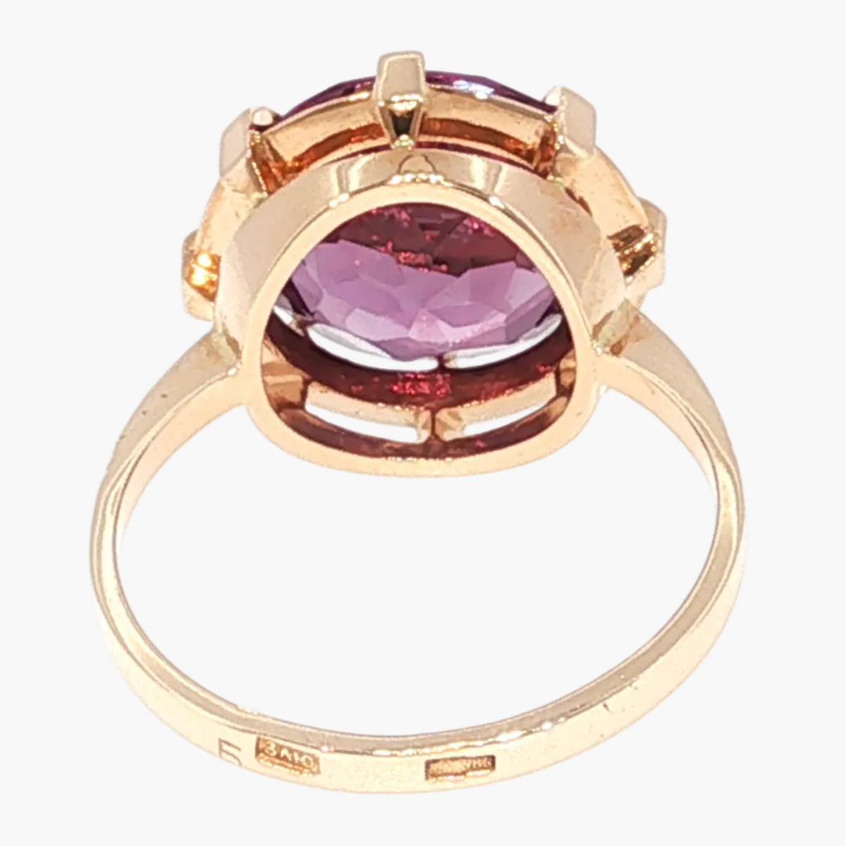 Round Amethyst Solitaire Ring in Yellow Gold