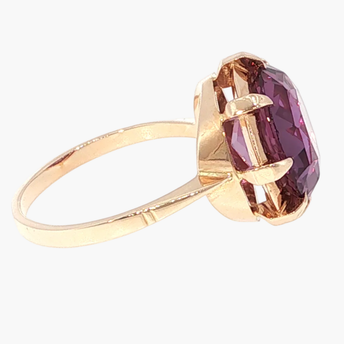 Round Amethyst Solitaire Ring in Yellow Gold