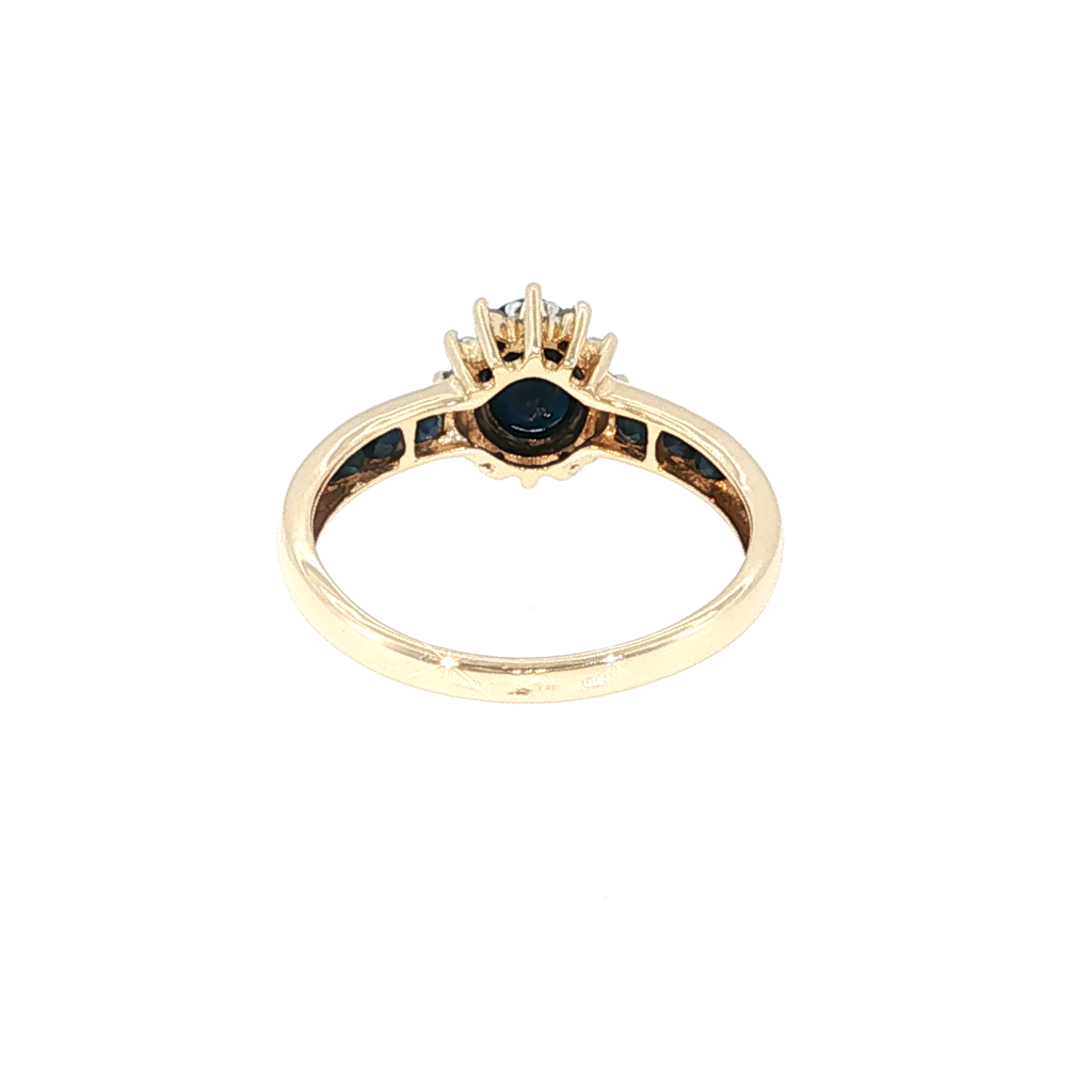 Oval Sapphire and Yellow Gold Multistone Ring